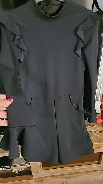 Zara Zara S beden sırtı açık fırfırlı tulum