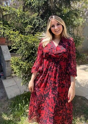 Kırmızı tül elbise