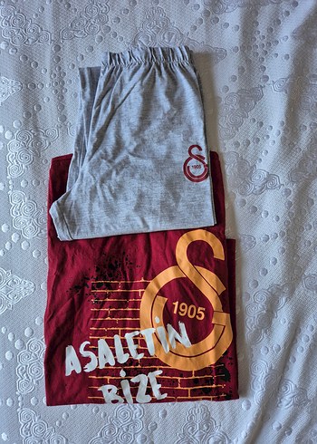 13-14 Yaş Beden LC Waikiki GS taraftar pijama takımı