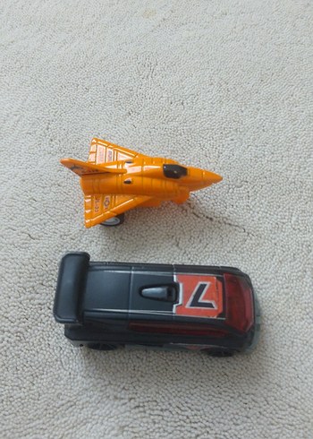 hotwheels 2001 serisi minibüs ve Uçak