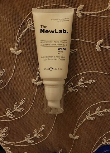 Akneli ciltler için 50spf güneş kremi