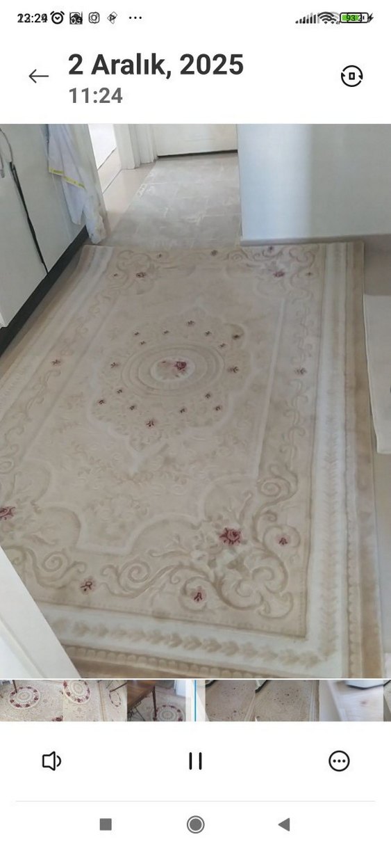 Beyaz Çiçek Desenli Klasik Halı - Görsel 3