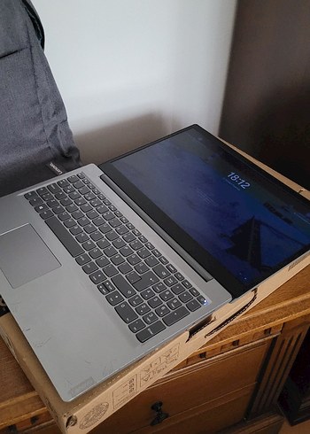 Beden Renk İdeapad S145 i5(8.) 8gb ram,2gb harici ekran kartlı