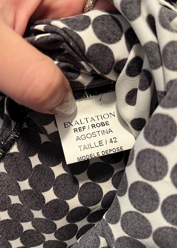 Kadın diz üstü puantiyeli volanlı hem günlük hem şık elbise - Görsel 4