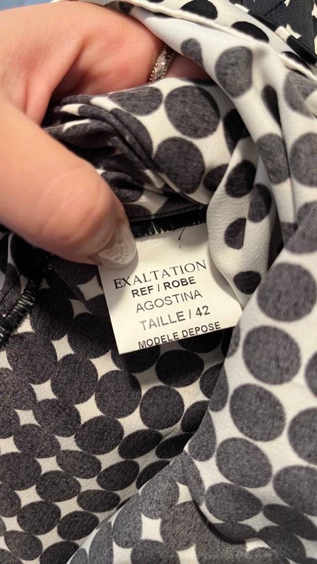 Kadın diz üstü puantiyeli volanlı hem günlük hem şık elbise - Görsel 4