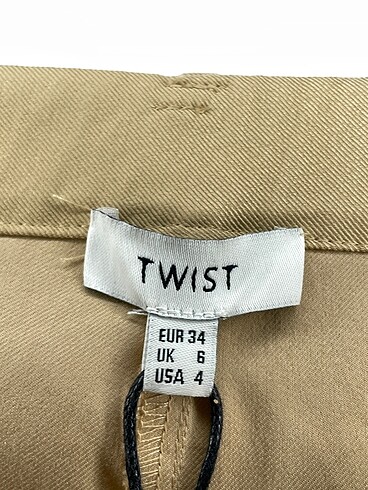 34 Beden ten rengi Renk Twist Mini Şort %70 İndirimli.