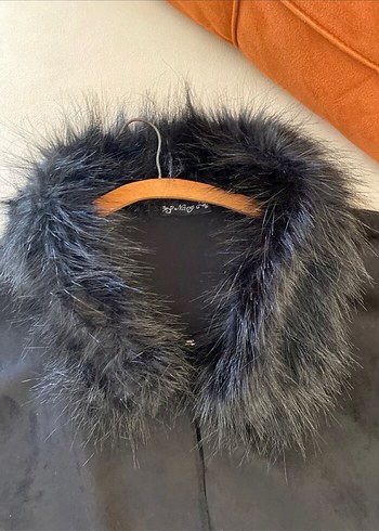 Kürk Detaylı Siyah Kadın Panço - Görsel 4