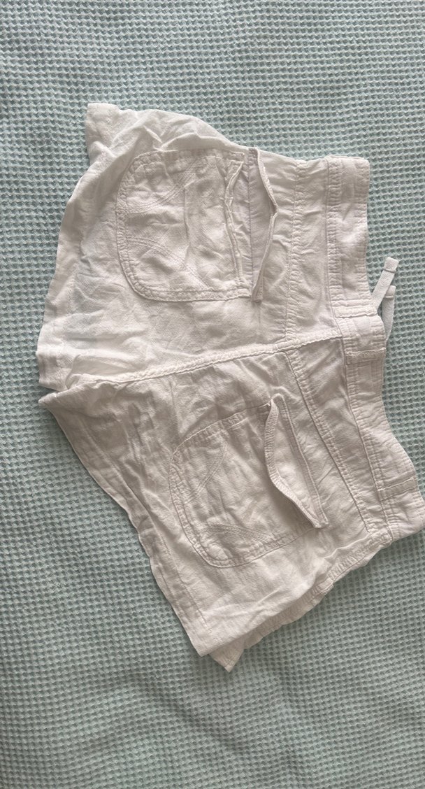 Düğmeli Beyaz Keten Şort - Görsel 4