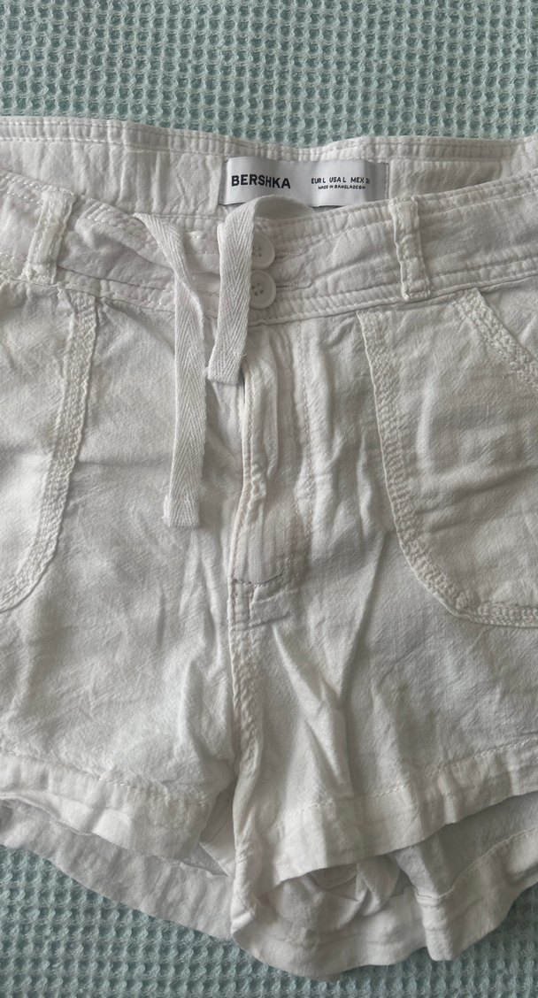 Düğmeli Beyaz Keten Şort - Görsel 2