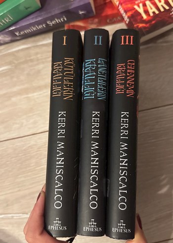 Kerrı Maniscalco - Kotulerin Krallığı 3'lü Set