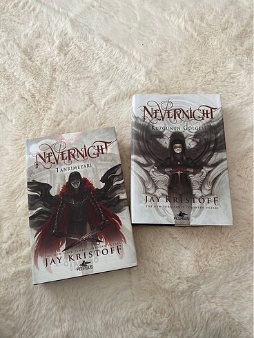Nevernight Serisi 2 ciltli kitap birlikte