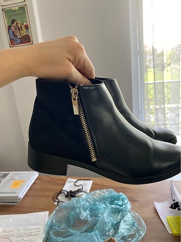 Stradivarius kadın bot ( sıfırdan farksızdır) arkası süet