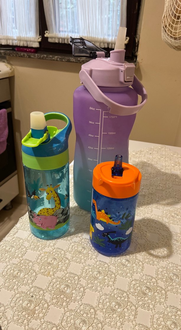 Çocuklar için renkli su şişeleri - Görsel 2