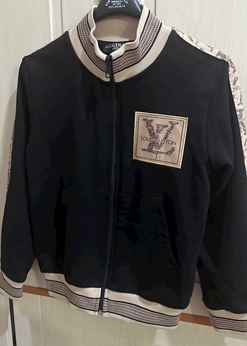 Louis Vuitton 8 Yaş