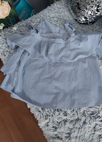 Kısa Kollu Fırfırlı Mavi Bluz