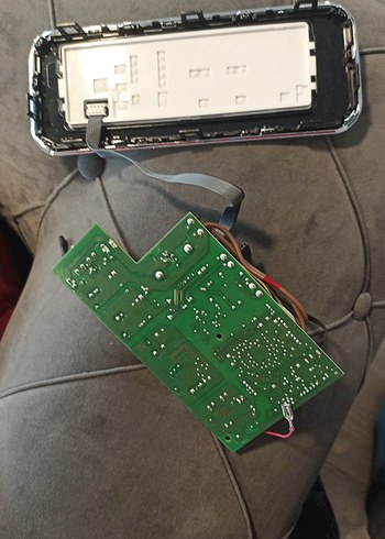 Yeşil Elektronik Devre Kartı ve Kontrol Paneli - Görsel 3