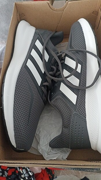 Adidas unisex spor ayakkabı 