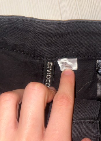 Düğmeli Siyah Mini Kot Şort - Görsel 3