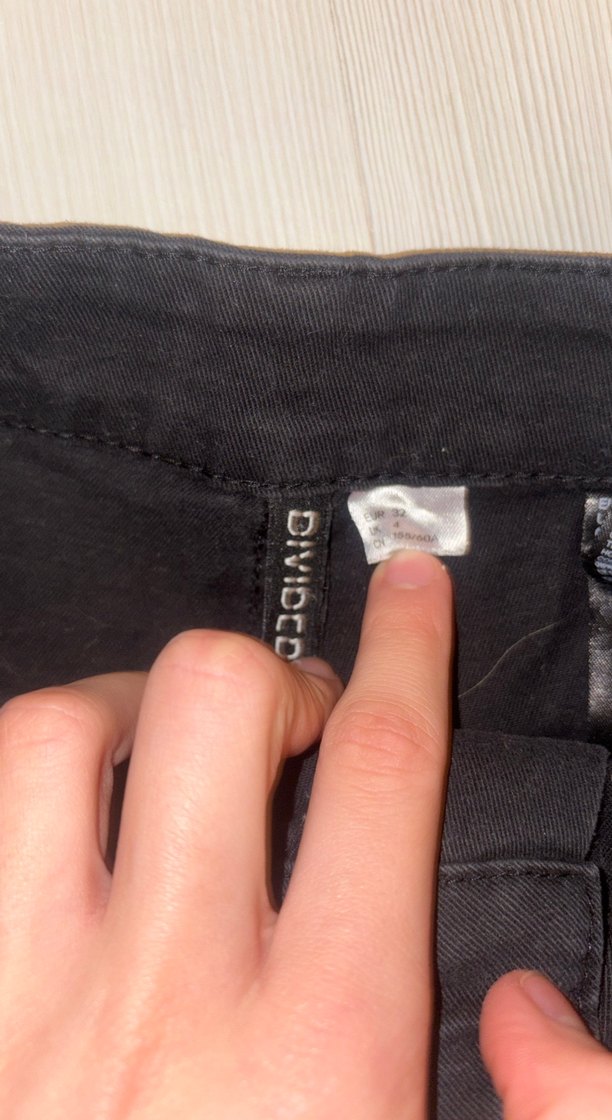 Düğmeli Siyah Mini Kot Şort - Görsel 3