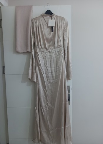 Beyaz Uzun Kollu Drapeli Uzun Elbise - Görsel 6