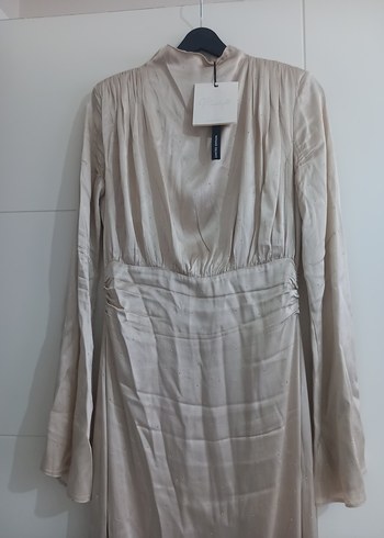 Beyaz Uzun Kollu Drapeli Uzun Elbise - Görsel 4