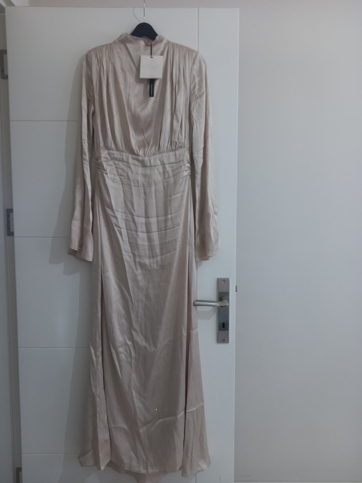 Beyaz Uzun Kollu Drapeli Uzun Elbise - Görsel 2