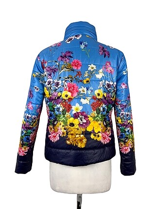 38 Beden Floral desenli şişme mont