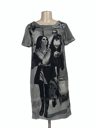 Zara Kısa Elbise %70 İndirimli.