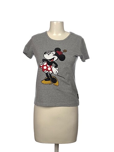 Diğer T-shirt %70 İndirimli.