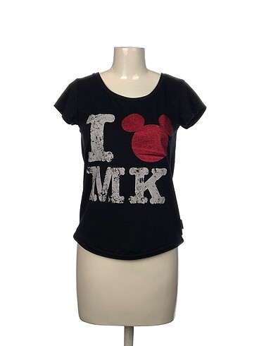 Diğer T-shirt %70 İndirimli.