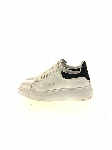 Alexander McQueen Spor Ayakkabı %70 İndirimli.