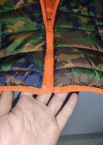 Kapüşonlu Kamuflaj Desenli Erkek Çocuk Mont - Görsel 3