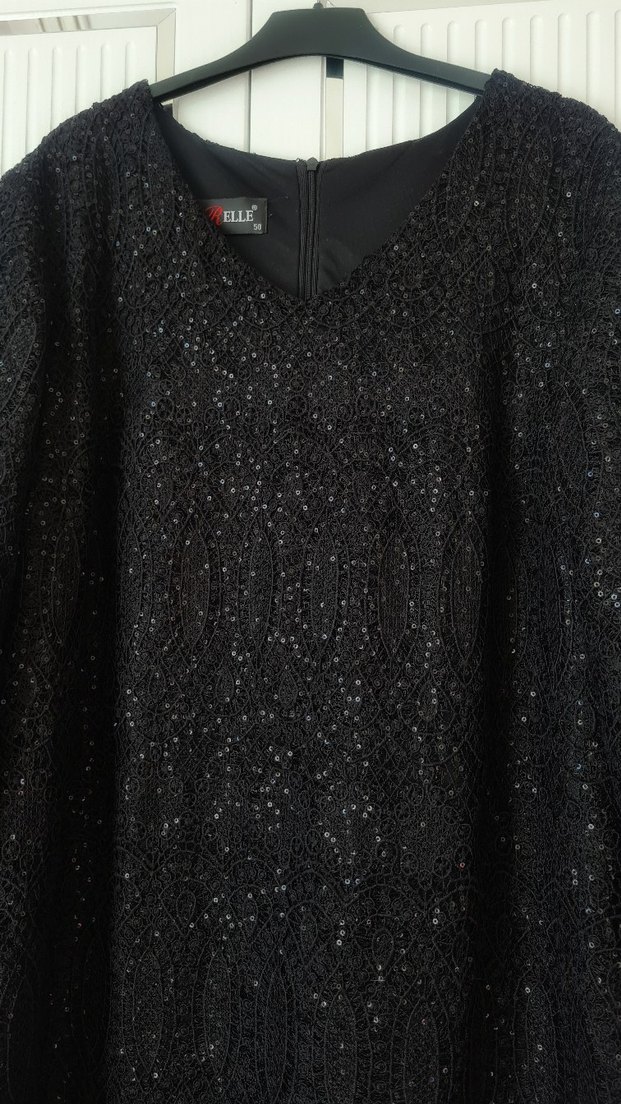 Dantel Detaylı Siyah Uzun V Yaka Elbise - Görsel 2