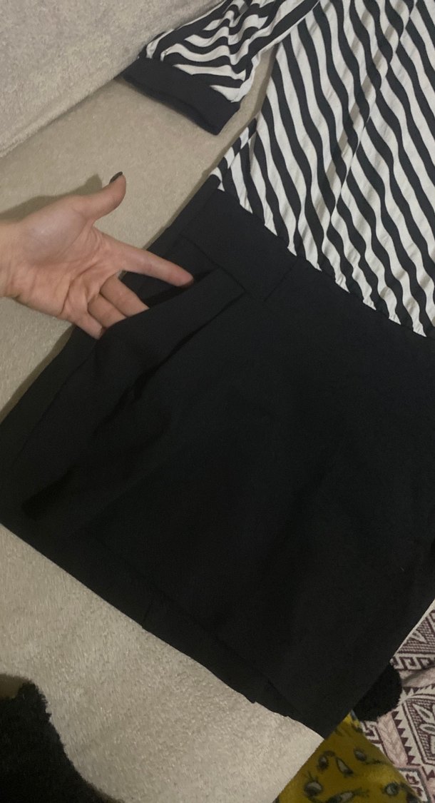 Siyah beyaz mini elbise günlük kullanıma da uygundur - Görsel 2