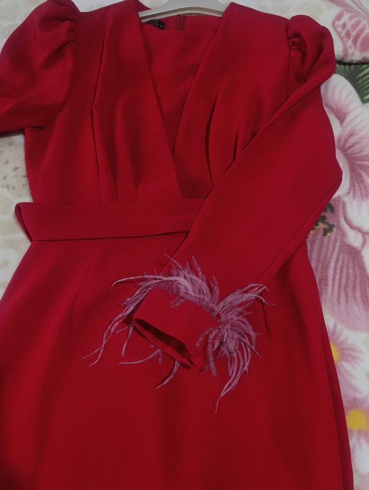 Klasik Kırmızı Uzun V Yaka Elbise - Görsel 4