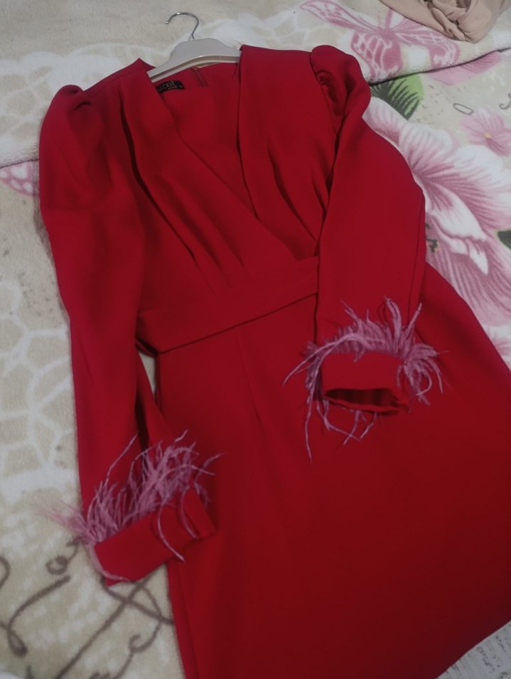 Klasik Kırmızı Uzun V Yaka Elbise - Görsel 2