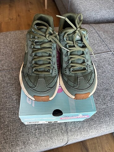 Skechers