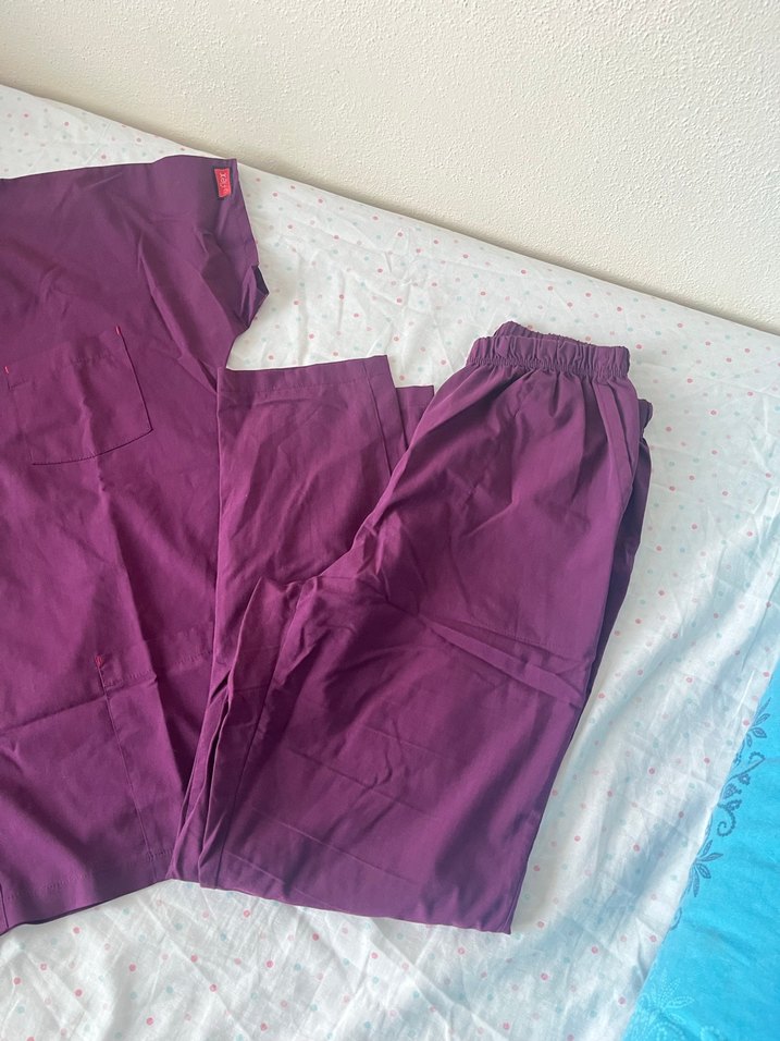 Mor Renkli Kısa Kollu Hemşire Önlüğü - Görsel 3