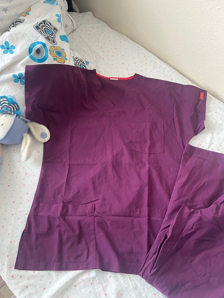 Mor Renkli Kısa Kollu Hemşire Önlüğü - Görsel 2