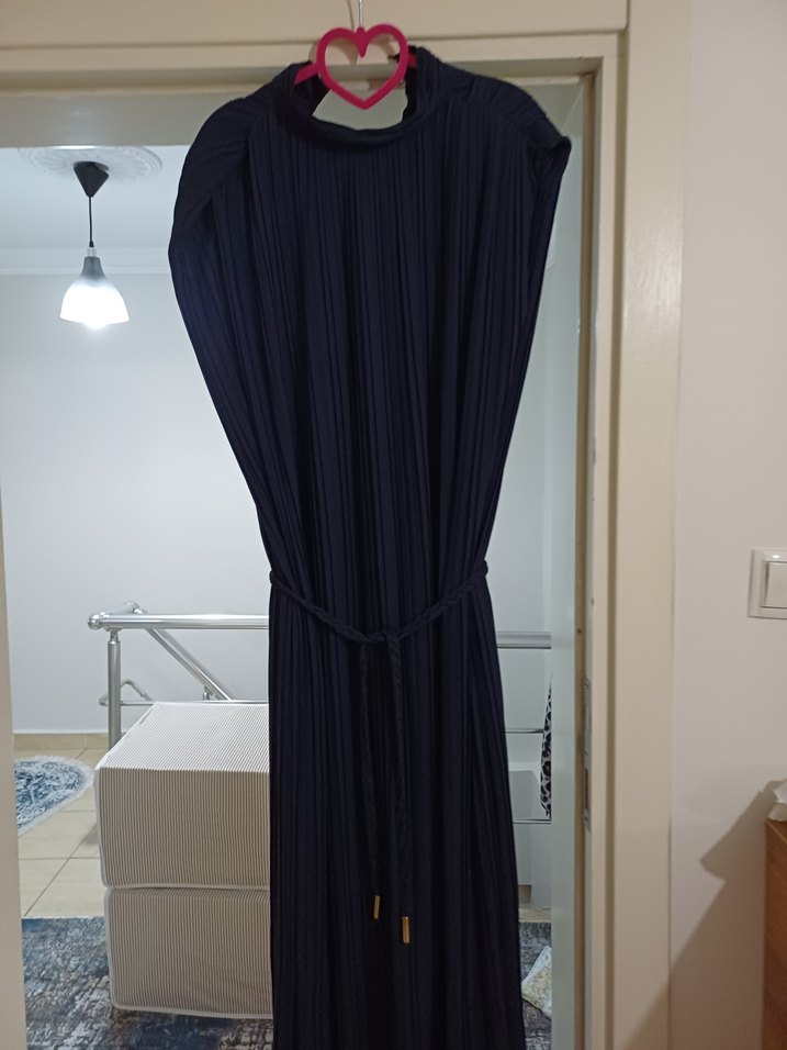 Piliseli lacivert Uzun Kolsuz Elbise - Görsel 2