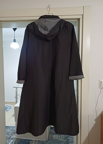 Siyah Piliseli Uzun  yağmurluk - Görsel 3