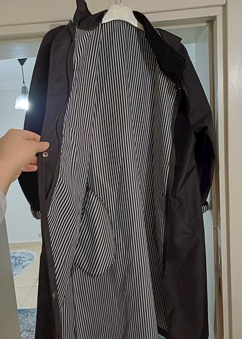 Siyah Piliseli Uzun  yağmurluk - Görsel 2