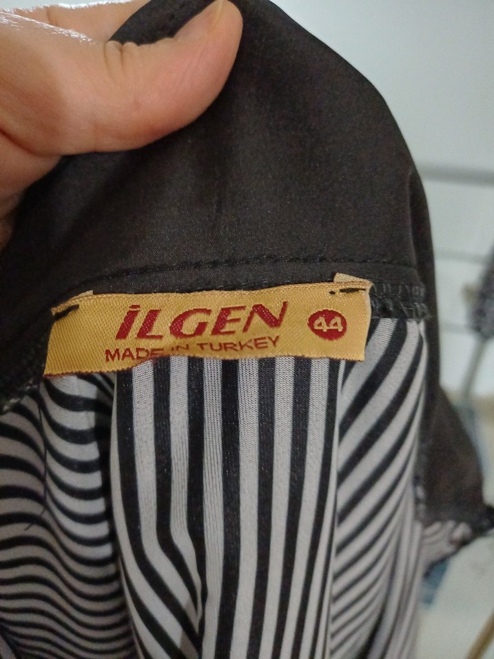 Siyah Piliseli Uzun  yağmurluk - Görsel 4