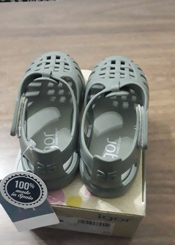 25 Beden Igor Tobby Solid Unisex Çocuk Sandalet
