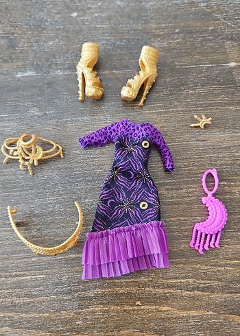 Monster High Clawdeen Elbisesi ve Aksesuarları