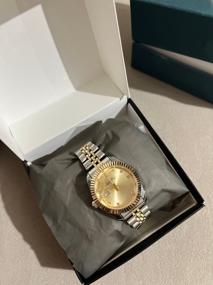 Parlak Altın Taşlı  Modern  kadın Saati - Görsel 2