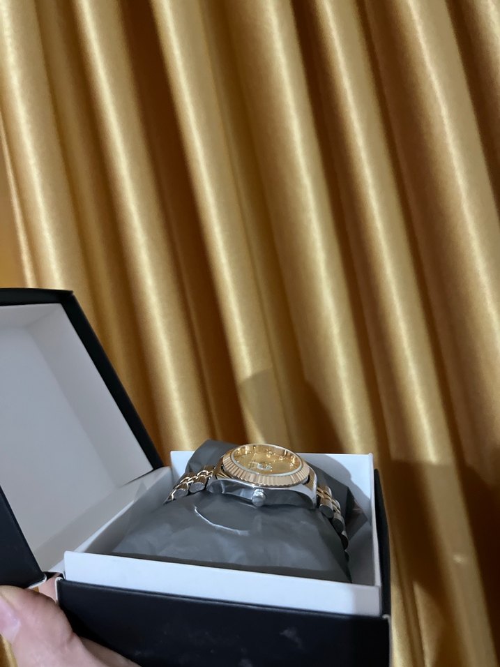 Parlak Altın Taşlı  Modern  kadın Saati - Görsel 4