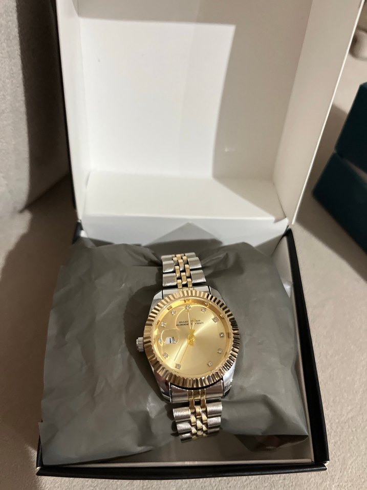 Parlak Altın Taşlı  Modern  kadın Saati - Görsel 3