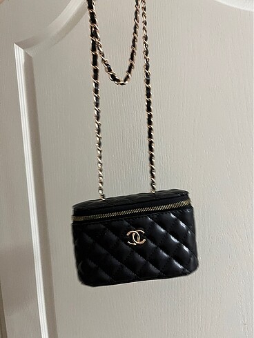 Chanel Altın zincirli chanl model çanta