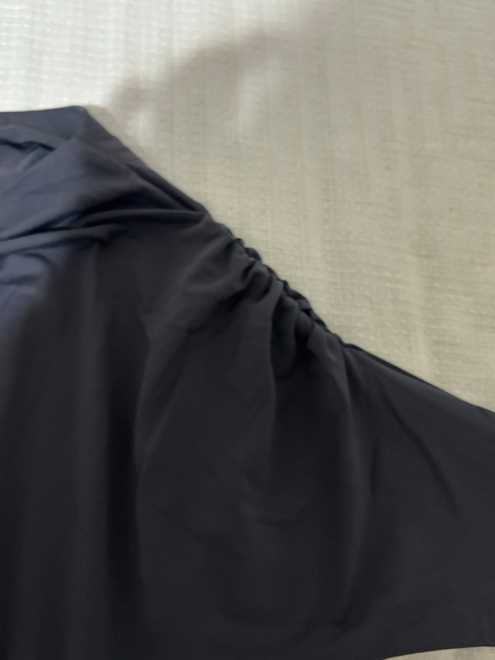 Gri Drapeli Yakası Bol Kesim Bluz - Görsel 4